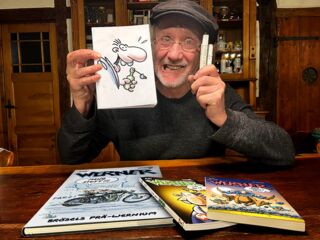 Brösel mit WERNER-Büchern, WERNER-Zeichnung und Stiften